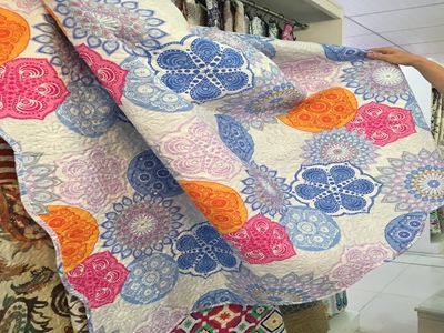  Клиенты Эквадора посещают фабрику постельных принадлежностей hj home для набора стеганого одеяла